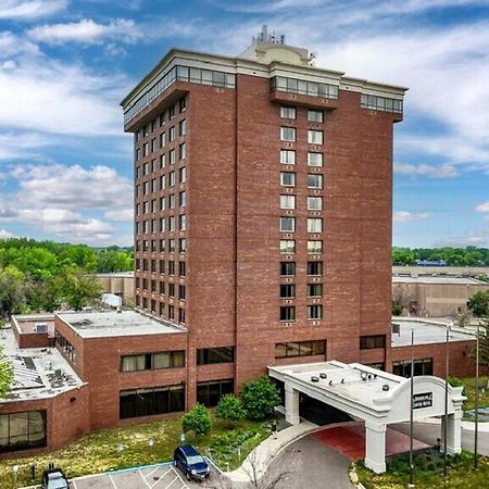Brooklyn Center Hotel & Conference Center Exterior photo